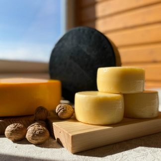 КМК "Надеждинский" и Семейная сыроварня «Сусанинская слобода»